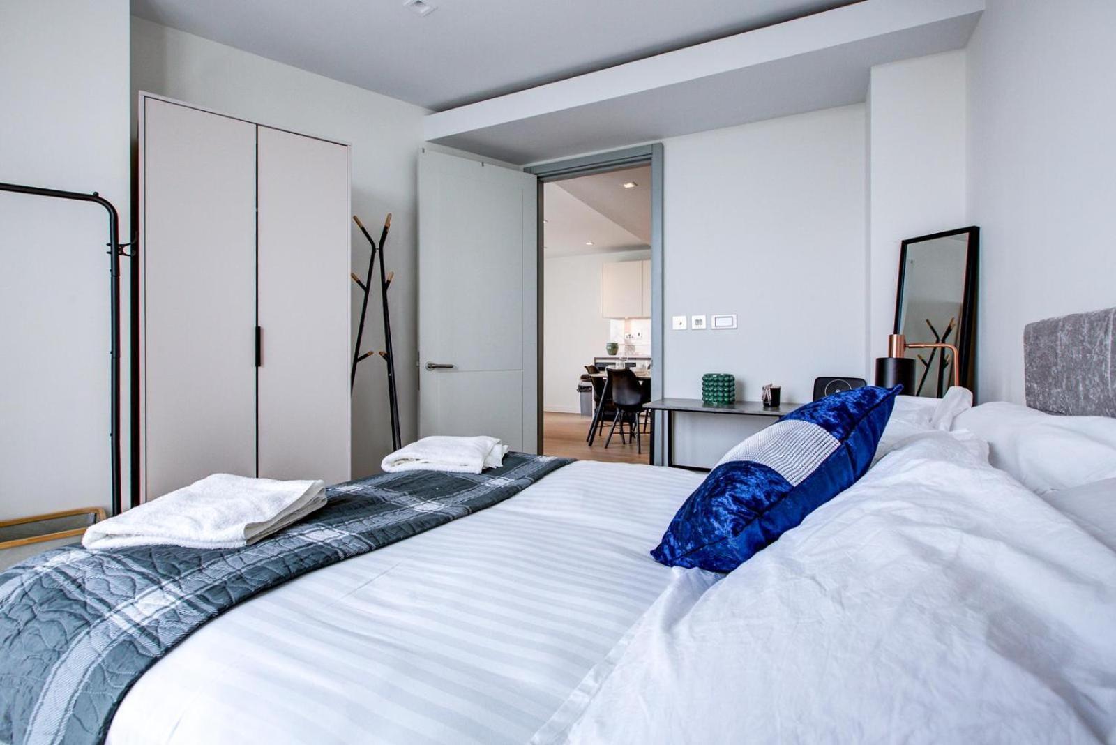 Mayfair Residence With Skyline View